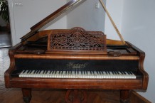Új zongora